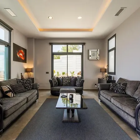 Villa One Villa *